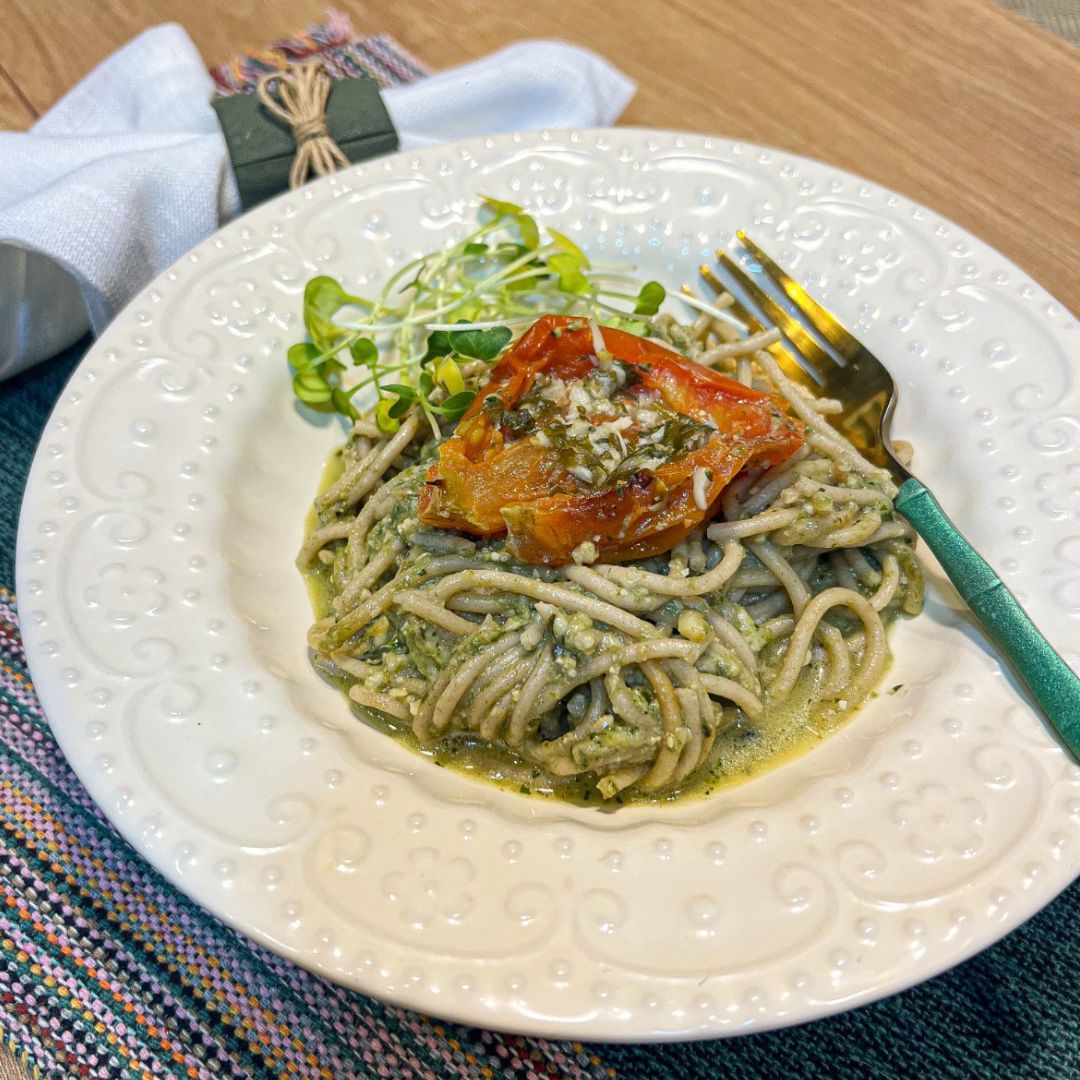 Espaguete Integral ao Pesto de Manjericão