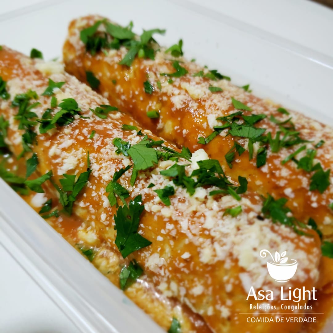 Panqueca Integral De Frango Ao Molho De Tomate Artesanal