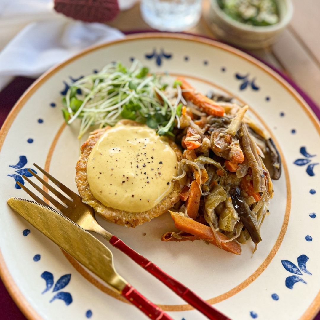 Hambúrguer Artesanal de Frango ao Honey Mustard e Legumes Assados