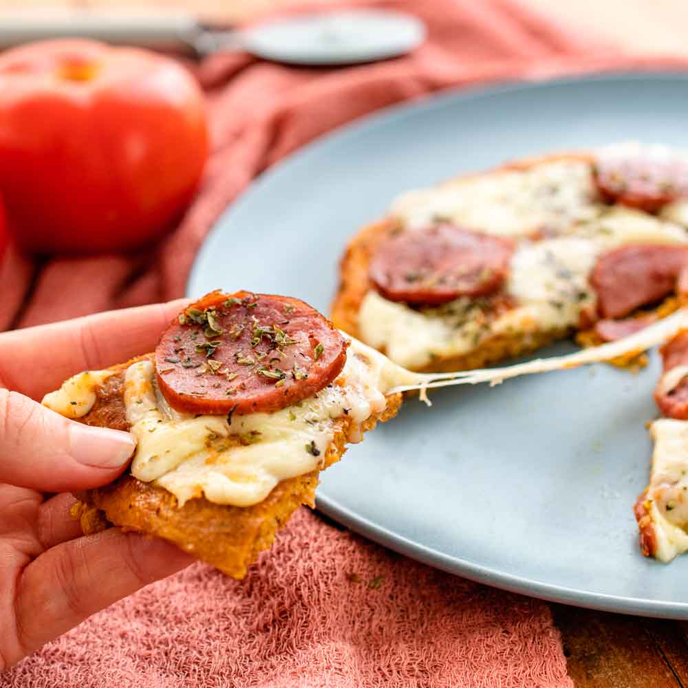 Pizza Low Carb de Calabresa