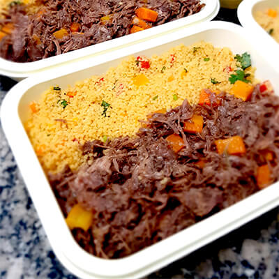 Carne Desfiada Cozida na Cerveja e Couscous Marroquino