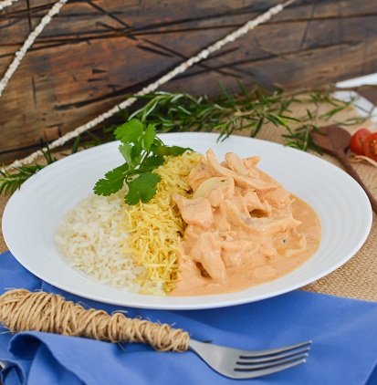 Strogonoff de Frango, Batata Palha e Arroz