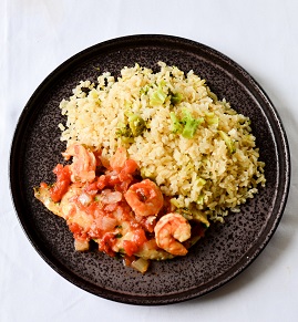 Filé de Peixe com Molho de Camarão e Arroz Integral com Brócolis