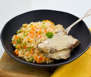 Escalope ao Molho Mostarda, Arroz Integral com Cenoura e Vagem Congelado