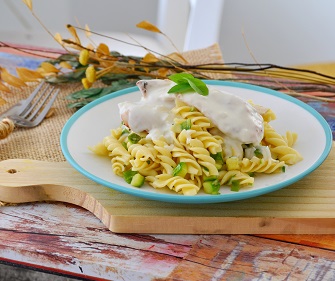 Frango ao Molho de Queijo e Fusilli com Abobrinha Congelado