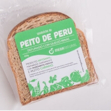 Peito de Peru e Queijo Minas no Pão Integral