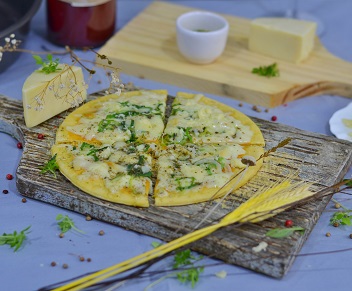 Pizza D'baroa de Alho Poró com Provolone